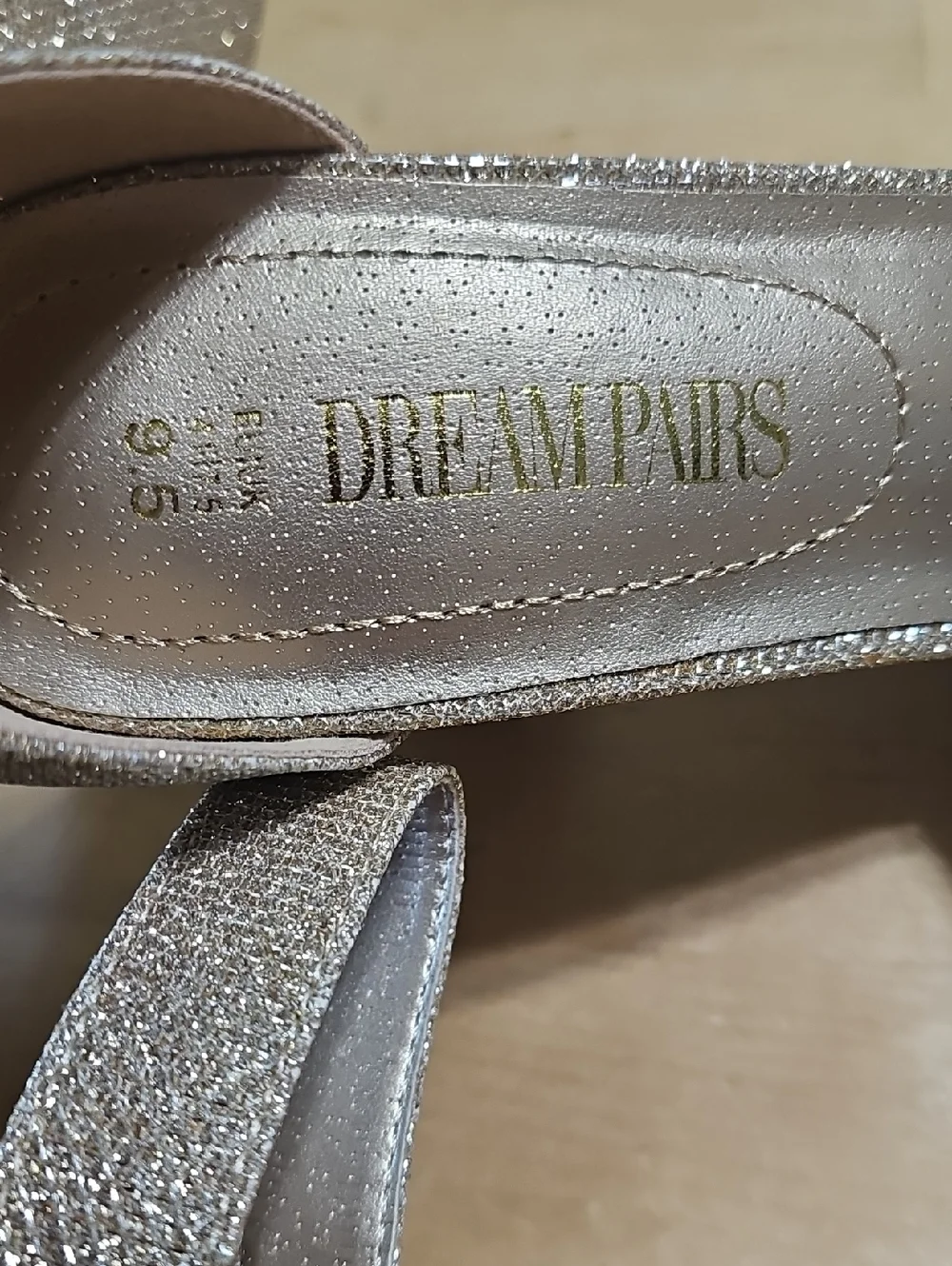 ✨ NEW Dream Pairs Angela Gold Glitter Block Heel Pumps - Size 9.5 - Picture 7 of 12